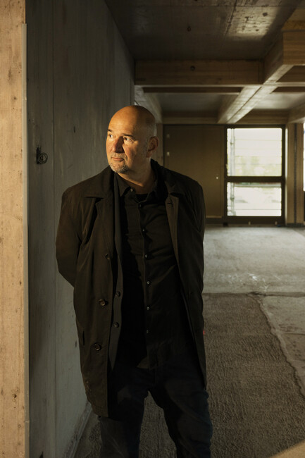 Das Holz bleibt sichtbar: Roger Boltshauser in einem Wohngeschoss des H1.