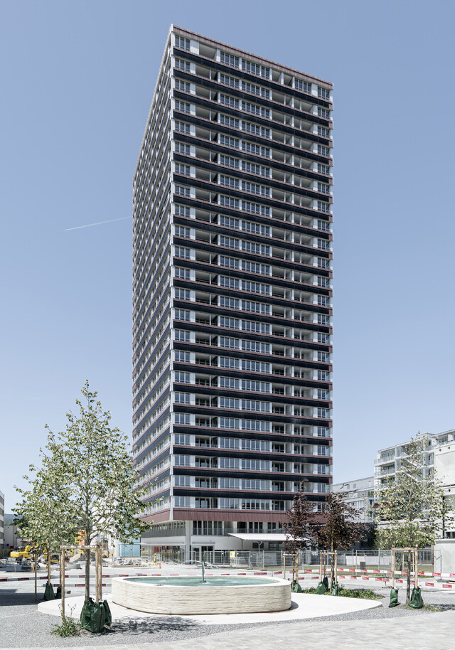 Mittendrin im Zwhatt ist der Wohnturm eines der prägenden Gebäude des Quartiers.